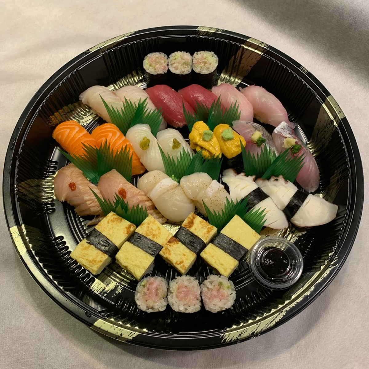Image of 12 varieties sushi for 2person