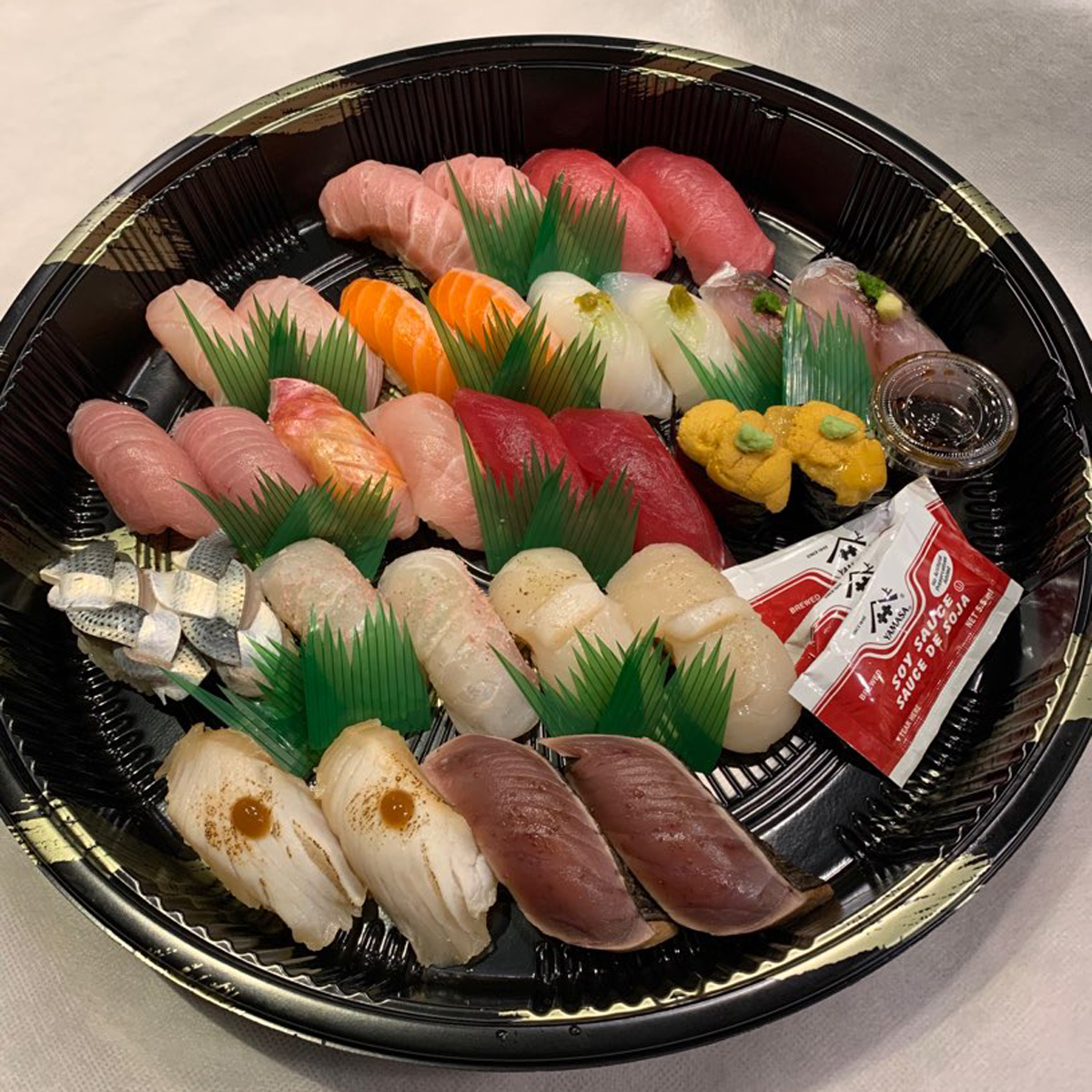 Image of 15 varieties sushi for 2person