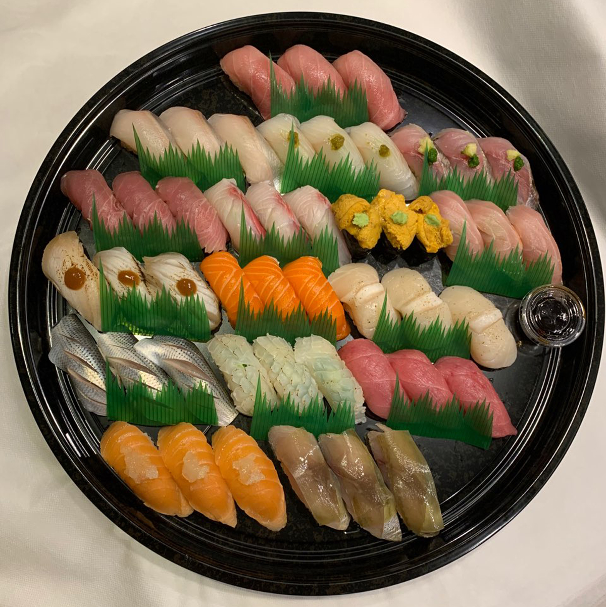 Image of 16 varieties sushi for 2person