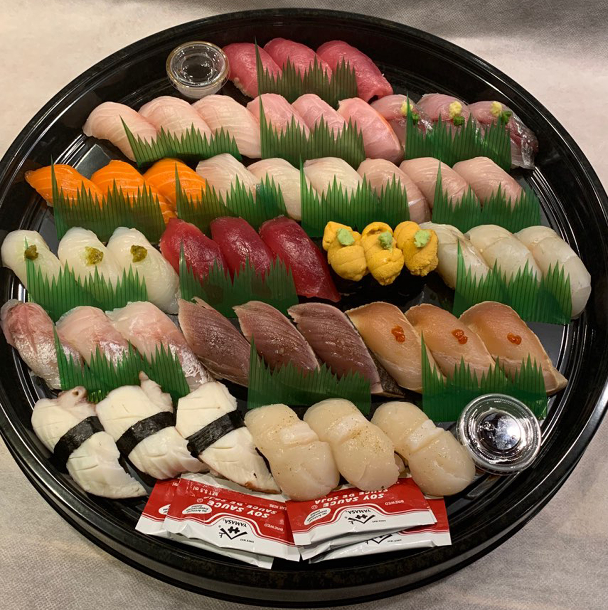 Image of 16 varieties sushi for 2person